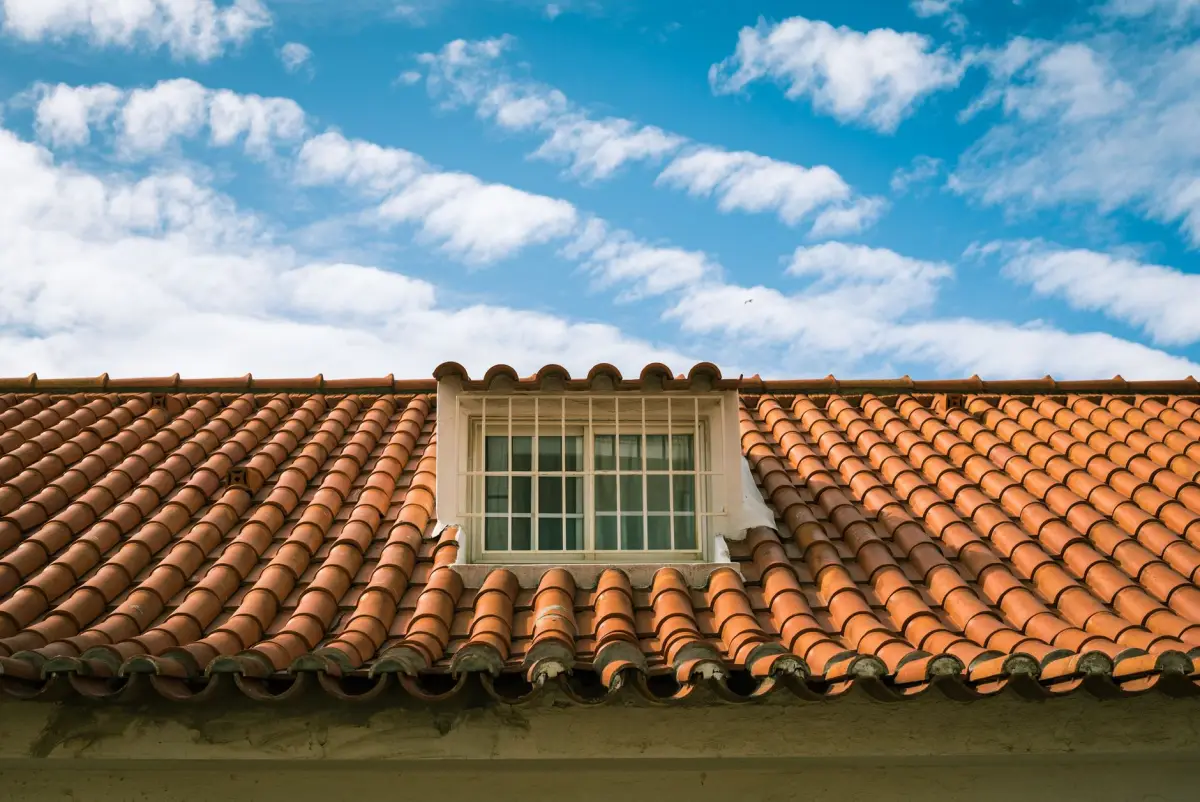 Toiture en tuiles d'une maison